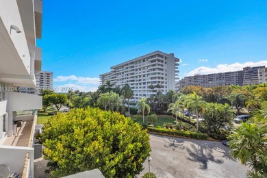 Beautifully remodeled 2-bedroom, 2-bath residence featuring a - photo 29