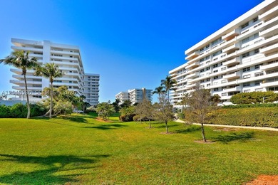 Beautifully remodeled 2-bedroom, 2-bath residence featuring a - photo 38