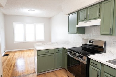 Fully vacant side-by-side duplex with over 2,200 sq ft of living - photo 5