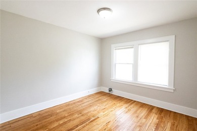 Fully vacant side-by-side duplex with over 2,200 sq ft of living - photo 9