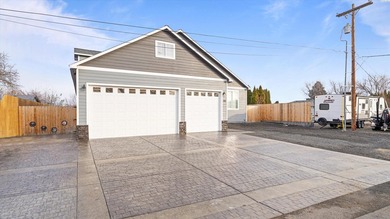 MLS# 289813 Waterfront living at its finest! This stunning - photo 2
