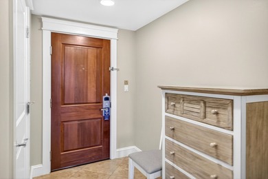 Discover this charming 3rd-floor studio in the heart of the - photo 4