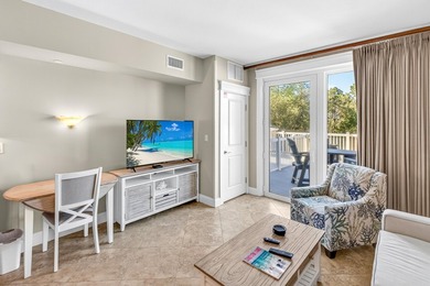 Discover this charming 3rd-floor studio in the heart of the - photo 8