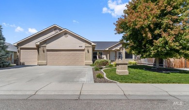 Beautiful 3-bedroom, 2-bath home featuring an open and inviting - photo 1