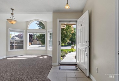 Beautiful 3-bedroom, 2-bath home featuring an open and inviting - photo 3