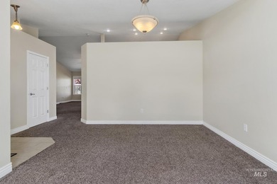 Beautiful 3-bedroom, 2-bath home featuring an open and inviting - photo 5