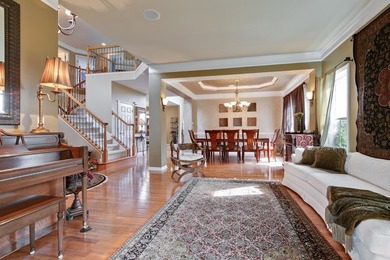 Stunning Home in Hawthorn Woods Country Club. Hardwood Floors - photo 3