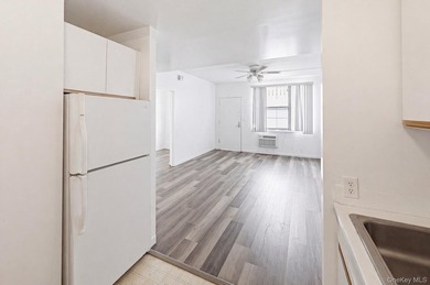 Welcome to this bright and spacious 2-bedroom condominium - photo 5
