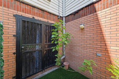 Welcome to this bright and spacious 2-bedroom condominium - photo 8