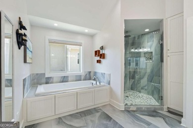 Fully Renovated Lake Home in Gated Community with Resort-Style - photo 27
