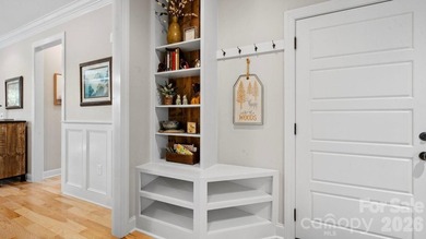 Charming and Spacious, 3 Bed/3 Bath Craftsman Home in Beautiful - photo 7