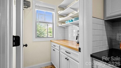 Charming and Spacious, 3 Bed/3 Bath Craftsman Home in Beautiful - photo 10