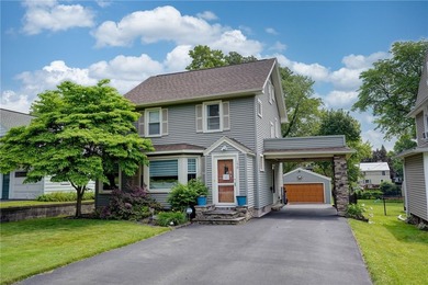 Welcome to the pride and joy of the neighborhood! This stunning - photo 1