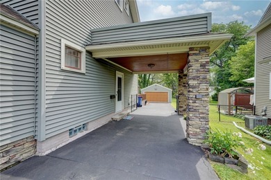 Welcome to the pride and joy of the neighborhood! This stunning - photo 2