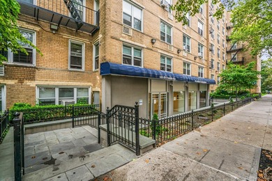 It is located in the Heart of Flushing Downtown Location, this - photo 2