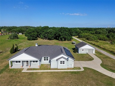 2 Houses, 5 acres, NO HOA, NO DEED RESTRICTIONS with pond, open - photo 3