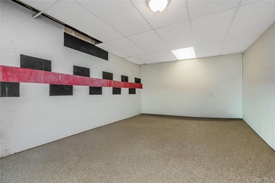 Beautifully Maintained and Updated 2 Bedroom Ranch with Open - photo 16