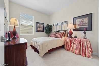 Welcome to this beautifully upgraded 4 bedroom + den, 3 bath - photo 17