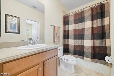 Welcome to this beautifully upgraded 4 bedroom + den, 3 bath - photo 21
