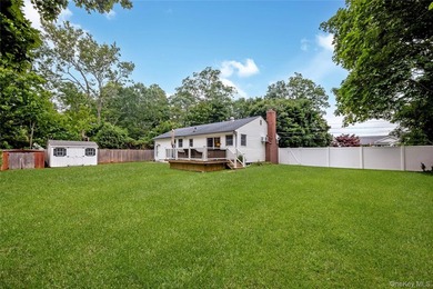 Beautifully Maintained and Updated 2 Bedroom Ranch with Open - photo 21