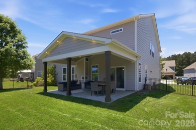Welcome home to this beautifully upgraded 4-bedroom, 3-bathroom - photo 3
