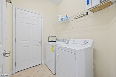 Welcome to this beautifully upgraded 4 bedroom + den, 3 bath - photo 36