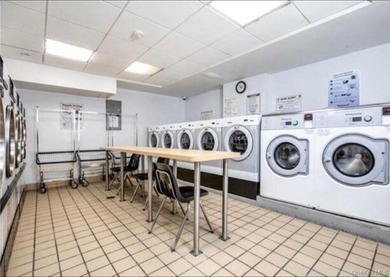 Modern 2BR, 2BA Condo with master bedroom with en suite, located - photo 15