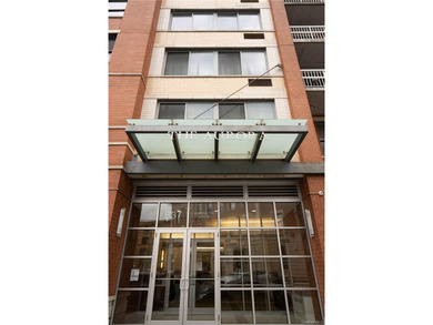 Modern 2BR, 2BA Condo with master bedroom with en suite, located - photo 19