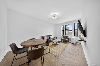 Beautiful 3-bedroom pre-war condominium available on historic - photo 7