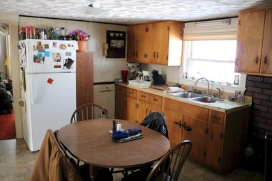 13047 - Well-maintained 2-unit apartment building offering an - photo 18