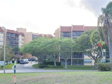 Lake Condo For Sale in Lauderhill, Florida