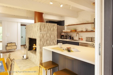 Welcome to this beautiful four-bedroom, three-bathroom condo - photo 6