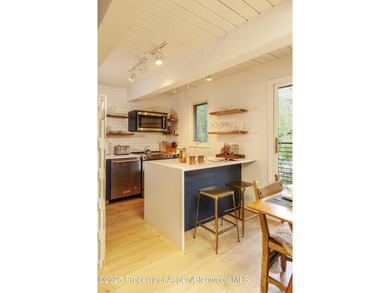 Welcome to this beautiful four-bedroom, three-bathroom condo - photo 7