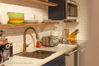Welcome to this beautiful four-bedroom, three-bathroom condo - photo 9