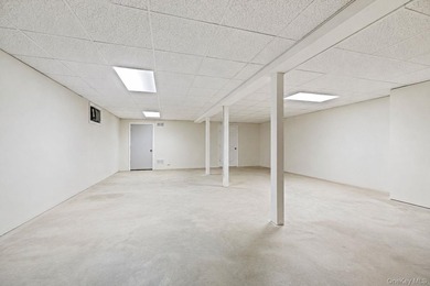 Welcome to this beautifully updated 3-bedroom, 2-full-bath ranch - photo 28