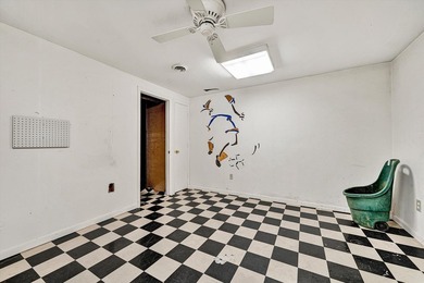 Located in the beautiful South Roanoke area listed at a very - photo 37
