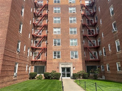 Bright, Spacious 1BR in Prime Location Southeast-facing and - photo 1