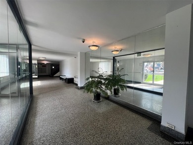 Bright, Spacious 1BR in Prime Location Southeast-facing and - photo 2