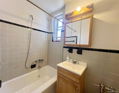 Bright, Spacious 1BR in Prime Location Southeast-facing and - photo 10