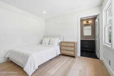 Welcome to this beautifully renovated and spacious resort style - photo 13