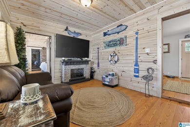 Welcome to The Nest. This Oasis is fully remodeled with hardwood - photo 14