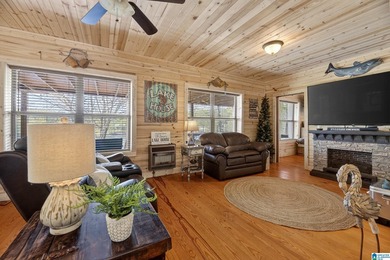 Welcome to The Nest. This Oasis is fully remodeled with hardwood - photo 17