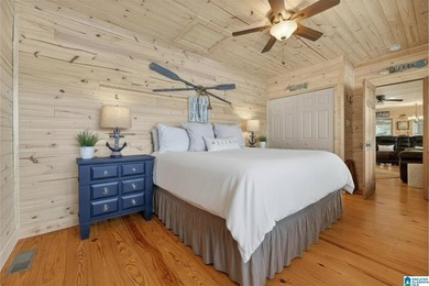 Welcome to The Nest. This Oasis is fully remodeled with hardwood - photo 19