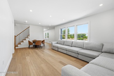 Welcome to this beautifully renovated and spacious resort style - photo 20