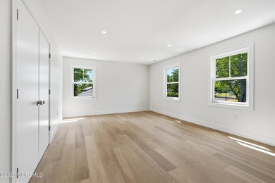Welcome to this beautifully renovated and spacious resort style - photo 24