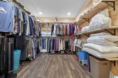 Welcome to The Nest. This Oasis is fully remodeled with hardwood - photo 25