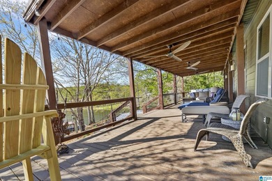 Welcome to The Nest. This Oasis is fully remodeled with hardwood - photo 31