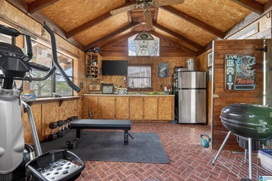 Welcome to The Nest. This Oasis is fully remodeled with hardwood - photo 35