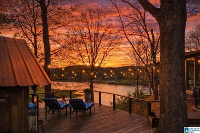 Welcome to The Nest. This Oasis is fully remodeled with hardwood - photo 36