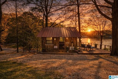 Welcome to The Nest. This Oasis is fully remodeled with hardwood - photo 37
